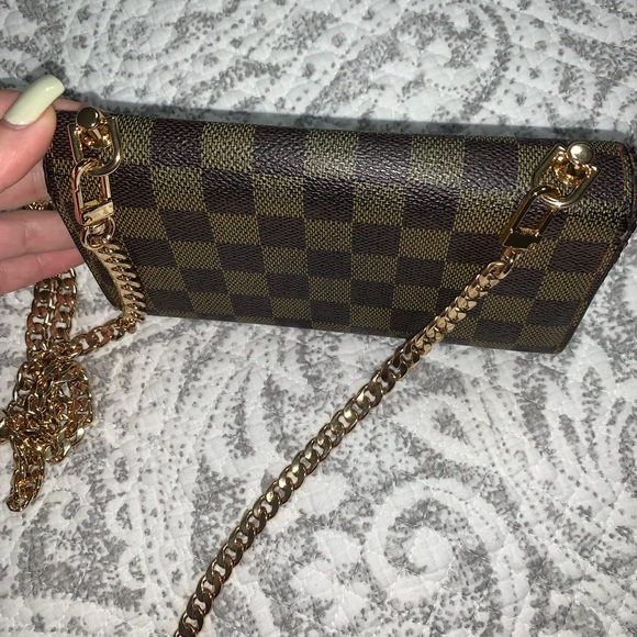 Louis Vuitton Handbag - Picture 3 of 9